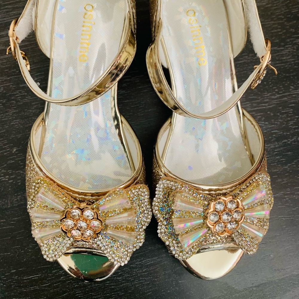 Girls gold dress up shoes size 1